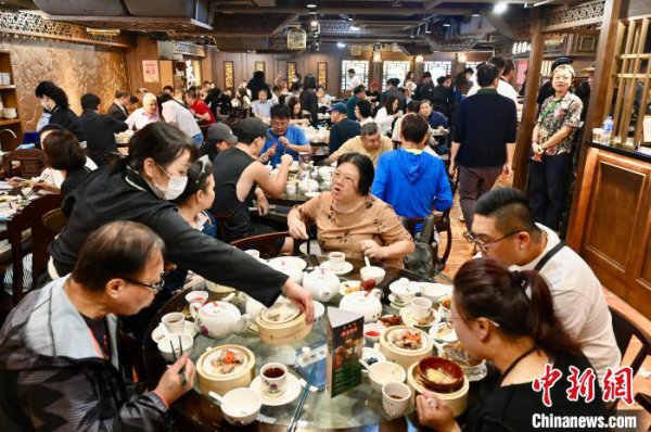 香江不雅澜：老店转型求变 香港市集“有得作念”